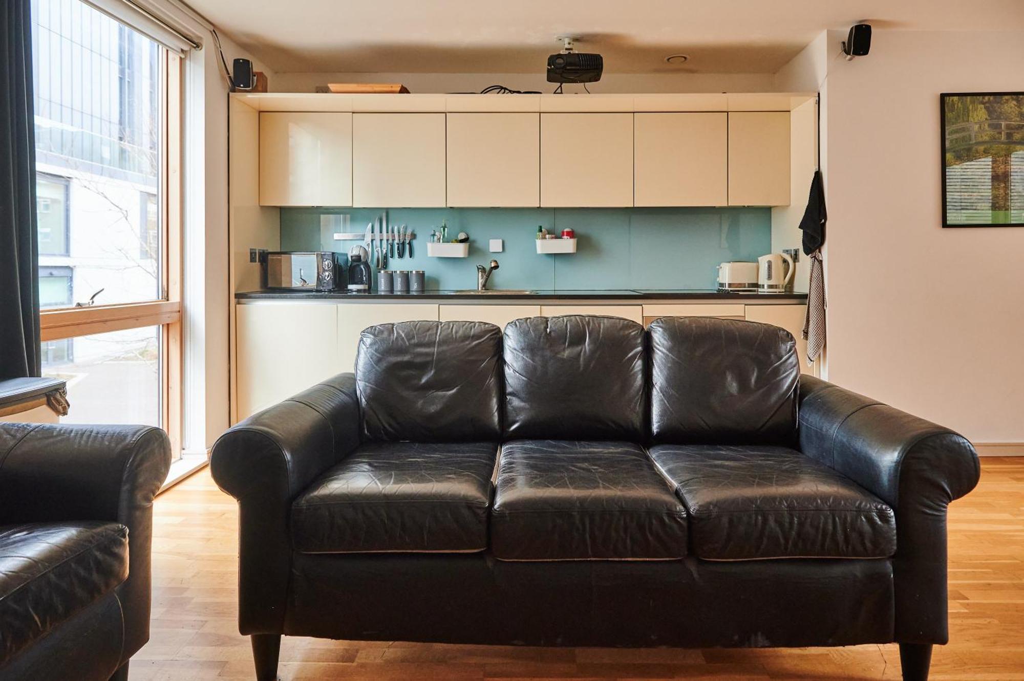 Bright 2 Bedroom Flat In Old Street With Balcony 런던 외부 사진