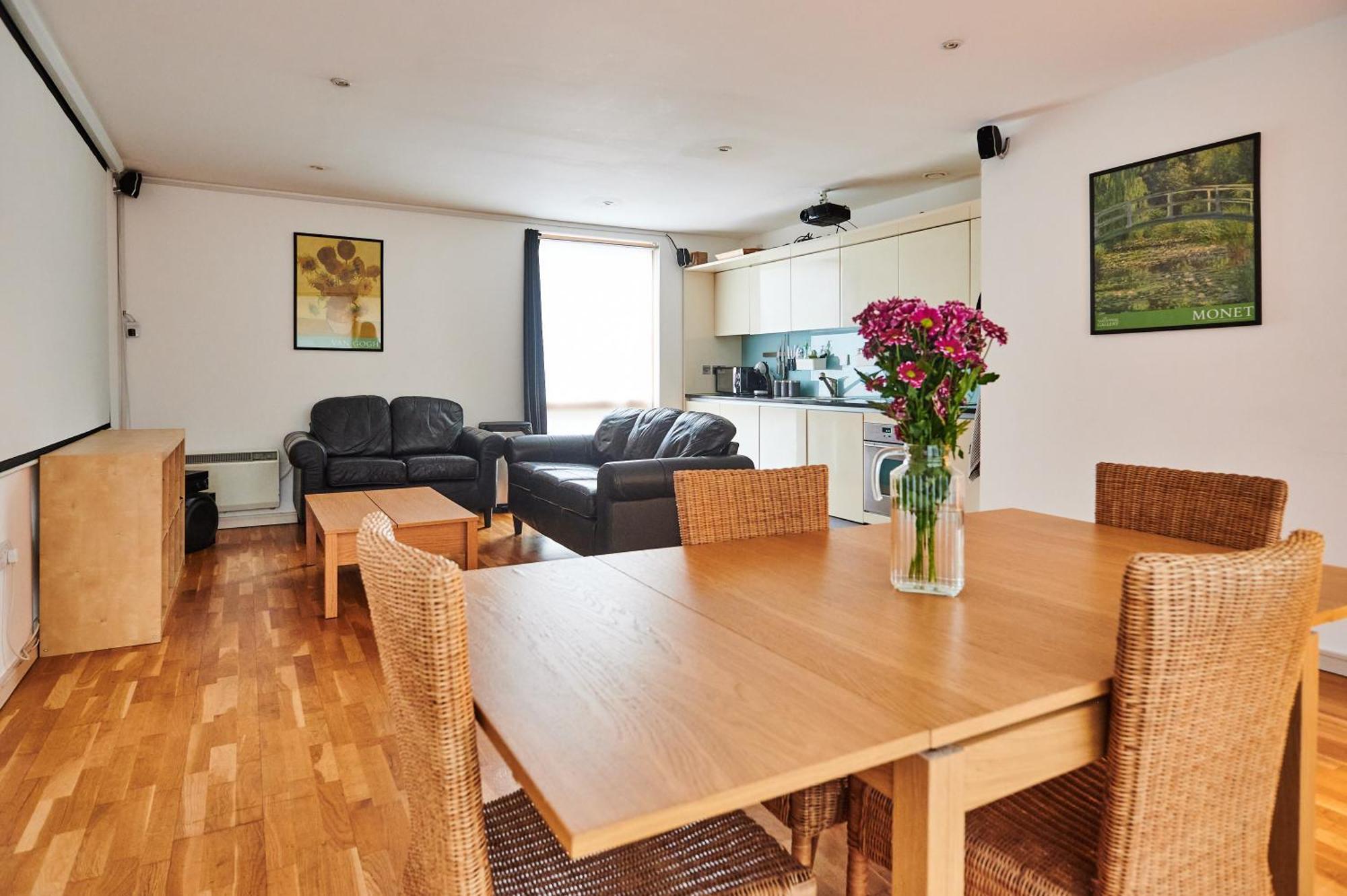 Bright 2 Bedroom Flat In Old Street With Balcony 런던 외부 사진
