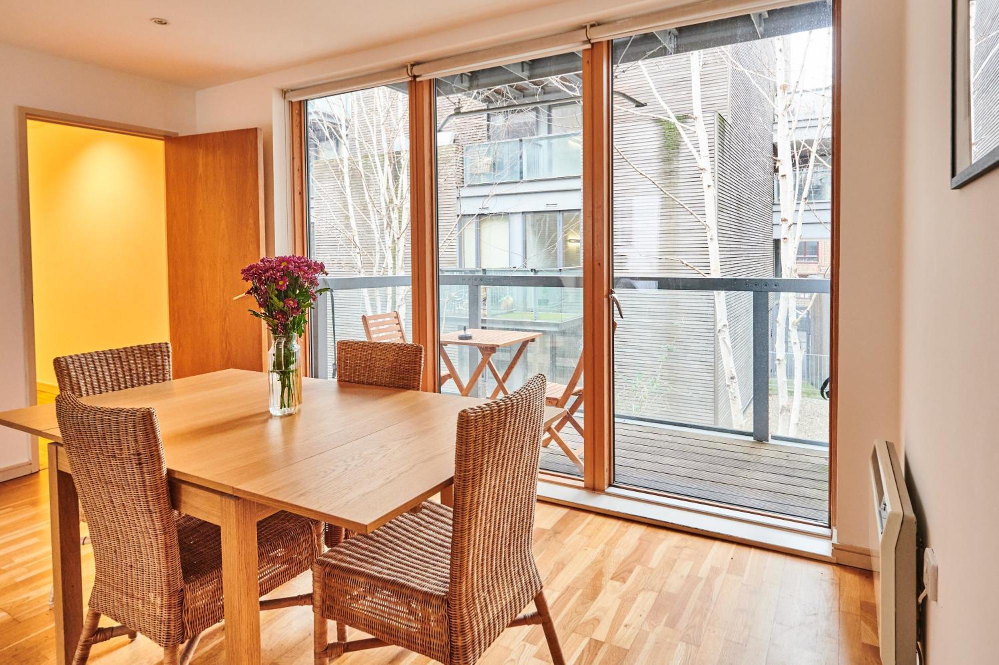 Bright 2 Bedroom Flat In Old Street With Balcony 런던 외부 사진