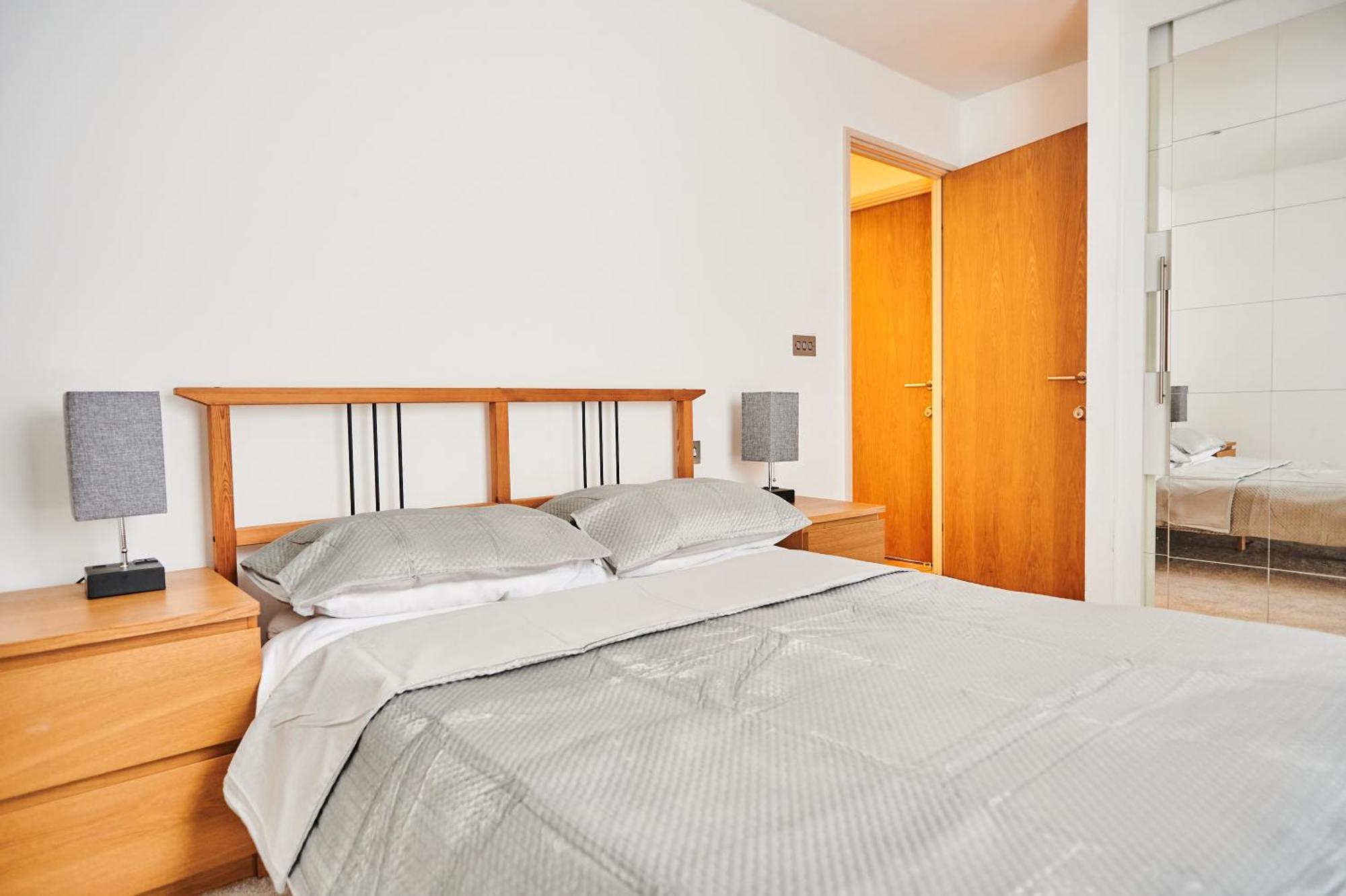 Bright 2 Bedroom Flat In Old Street With Balcony 런던 외부 사진